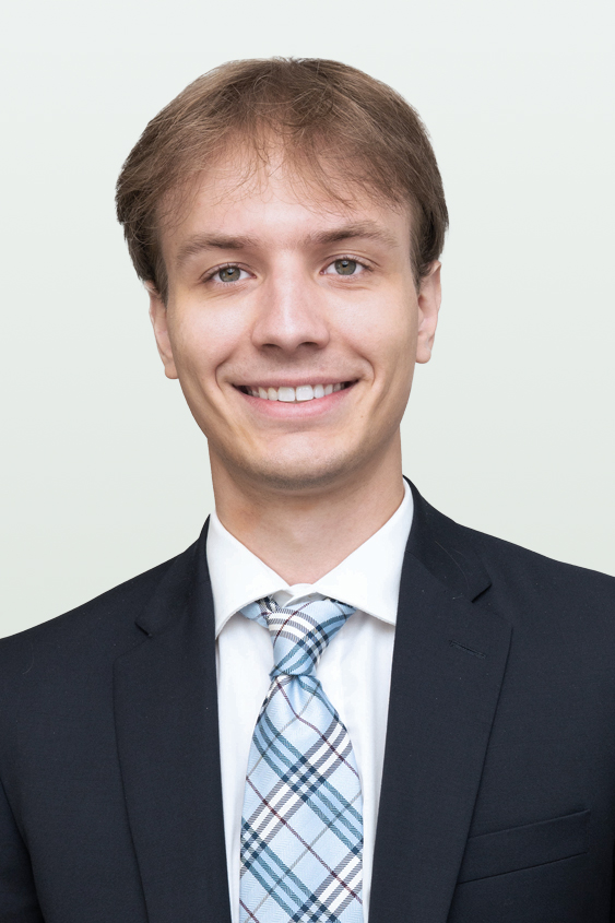 Julian Willamowicz : 业务开发部员工